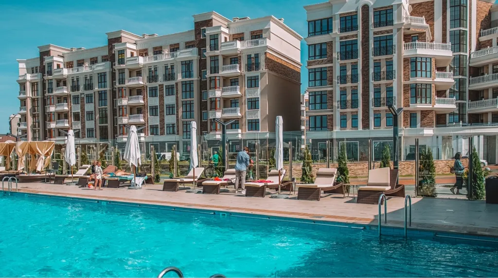 Стильная квартира на первой береговой линии