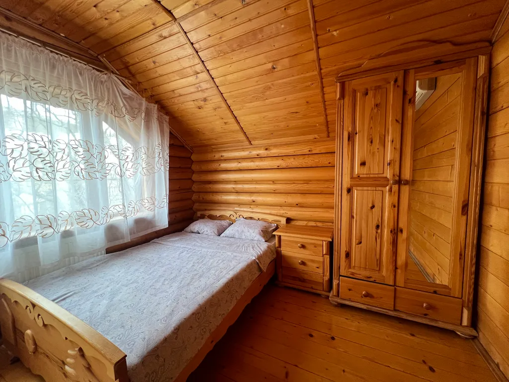 Сруб в Ялте c бассейном и сауной