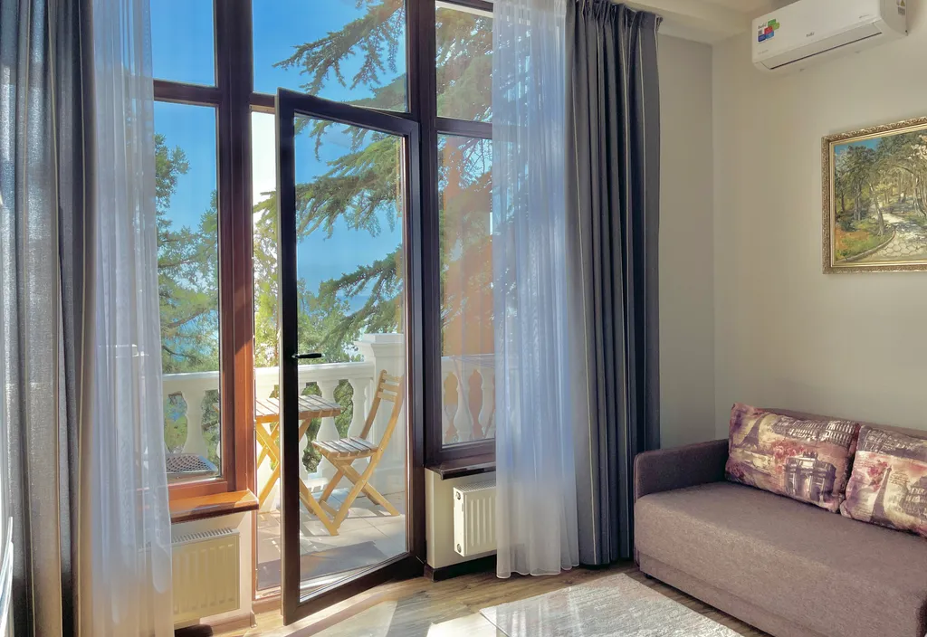 Двухуровневые апартаменты с видом на море и Ай Петри