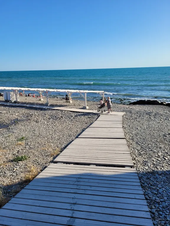 Современная студия у моря с видом на бассейн и горы