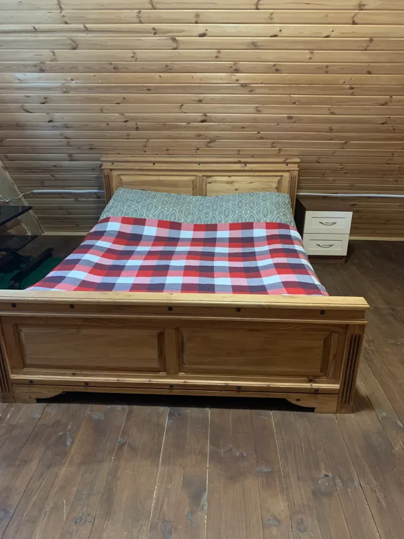 Усадьба Медвежий угол в лесу на берегу озера