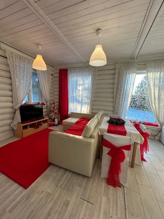 Коттедж у озера