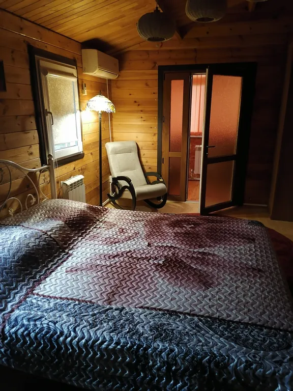 Уютный дом с камином на берегу горной речки, со всеми удобствами