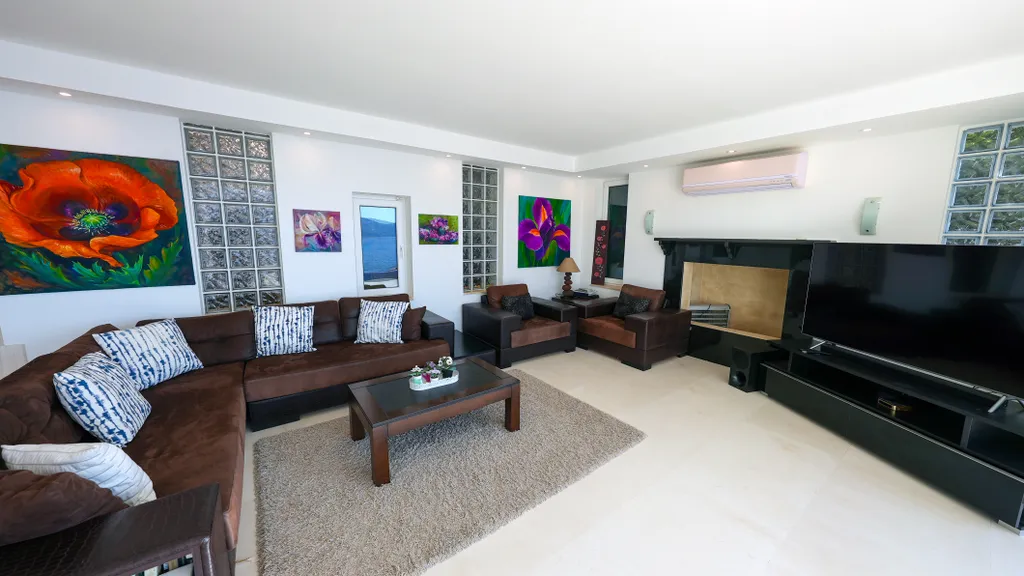 Великолепная вилла на берегу моря