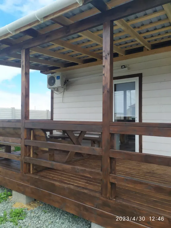 Дом с большой терассой