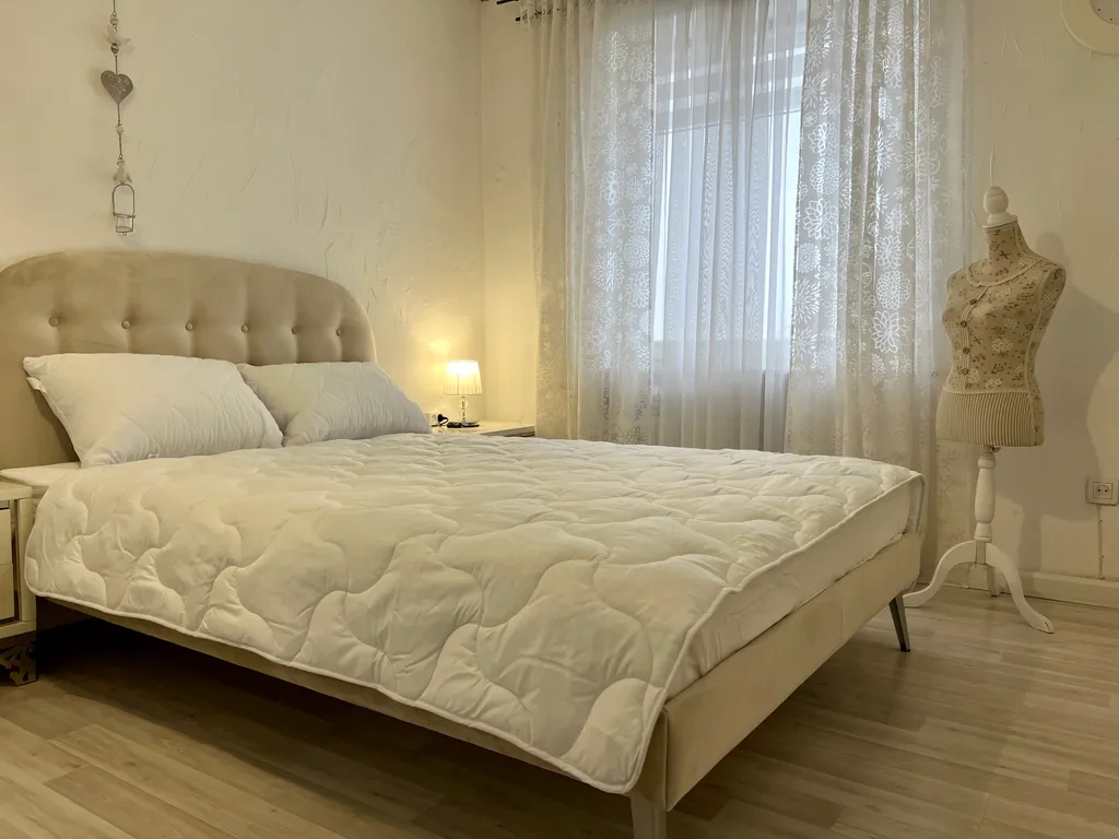 Квартира Квартира 3-комнатная в центре у Нижнего озера, Зоя-апарт — Калининград