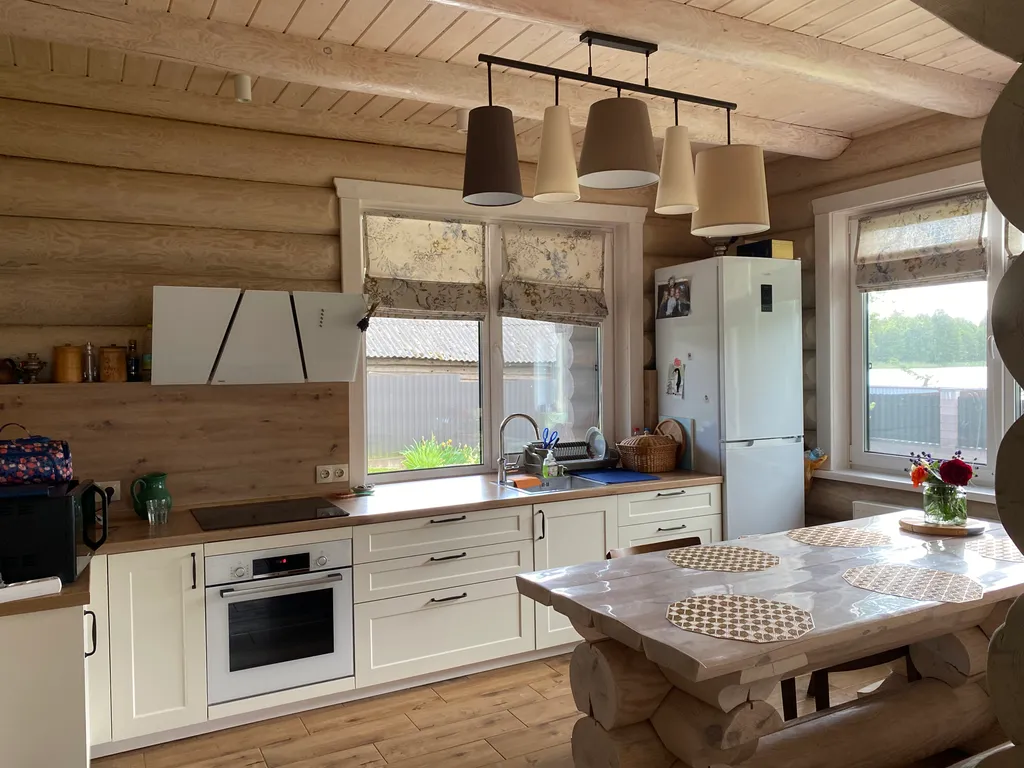 Деревянный комфортабельный дом на берегу озера