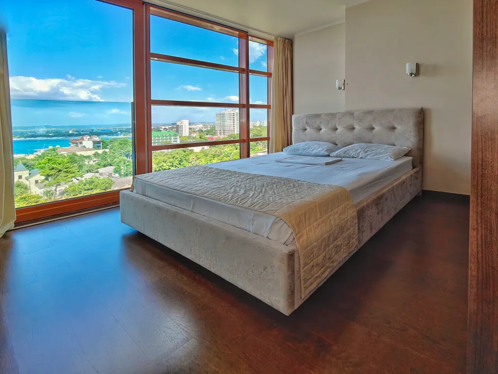 Видовая 2-комнатная квартира в Золотой Бухте