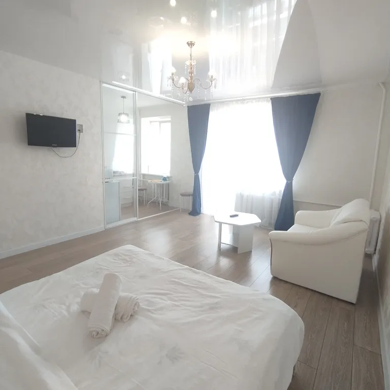 Очень светлая красивая новая квартира в самом центре у площади Победы