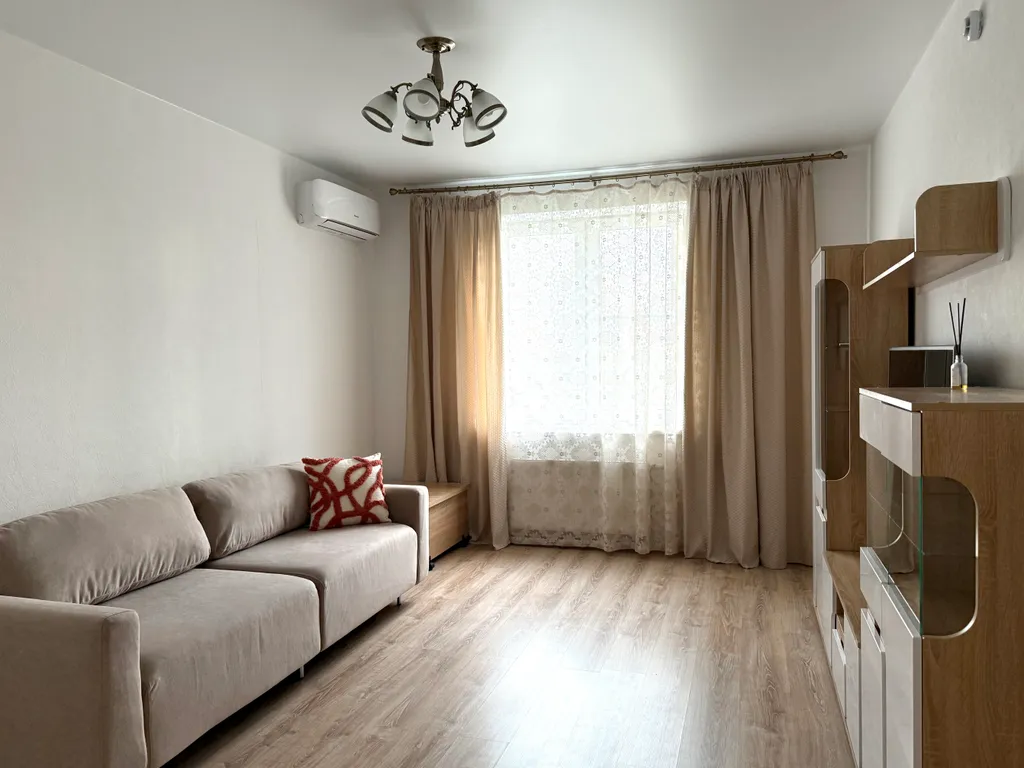 Комфортная квартира с детской кроваткой