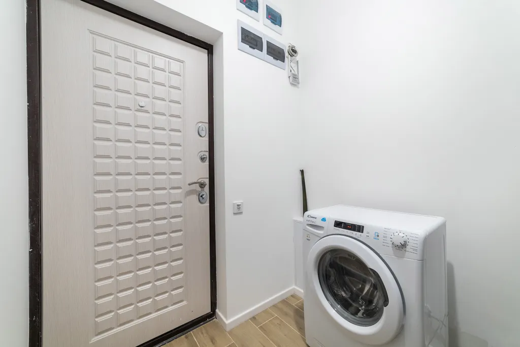 Просторная студия с балконом и видом на горы