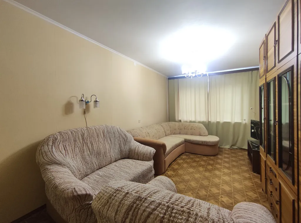 Квартира 3-комнатная квартира ochre apartament у Нефтегазового университета — Тюмень