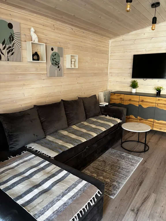 Новый коттедж с террасой и завораживающим видом на горы