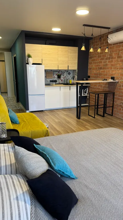 Большая студия в центре на 22 этаже с видом на реку и колесо обозрения