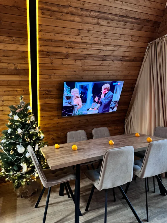 Коттедж А-фрейм с бассейном и видом на озеро — аренда посуточно в Ставрополь