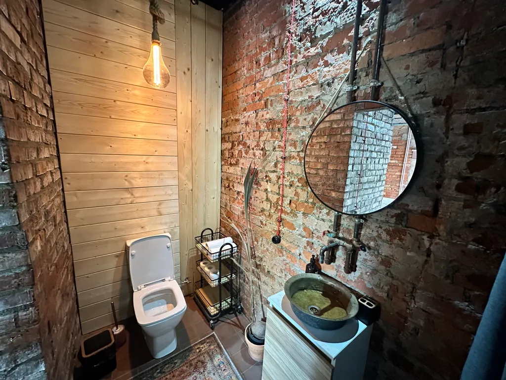 Таунхаус с кинотеатром в стиле лофт. 
3 минуты до Волги. Песчаный пляж