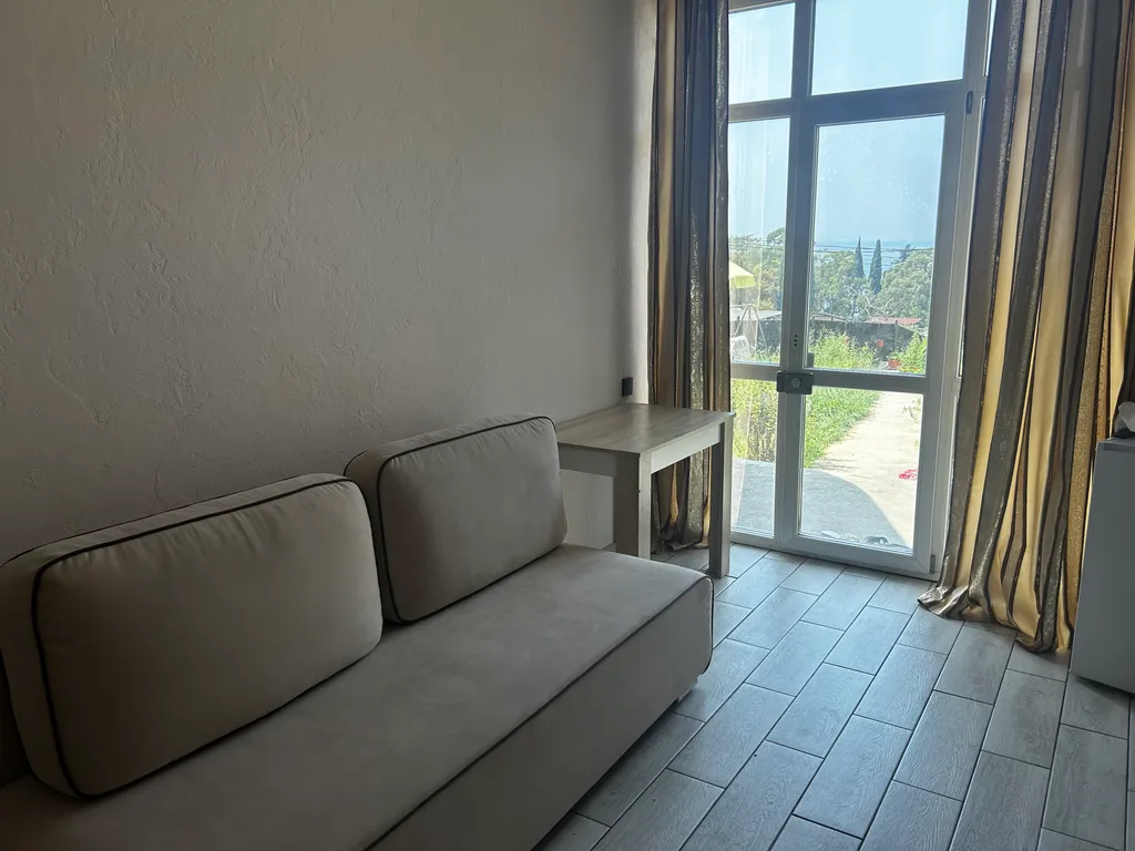 Квартира Двухкомнатный семейный номер — аренда посуточно в Гагра