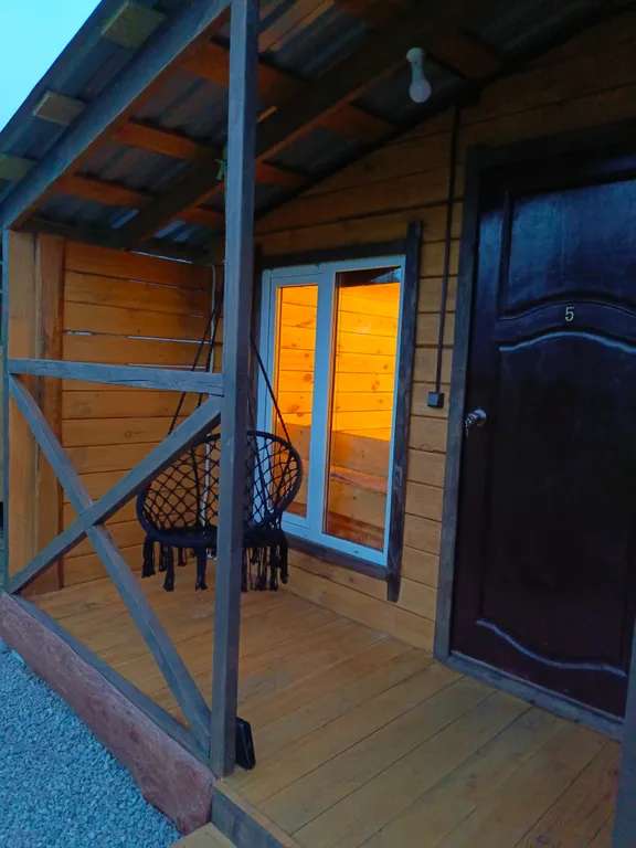 Удачный дворик с видом на горы