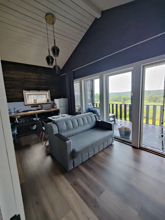 Коттедж Уютный дом с бассейном — Приморск