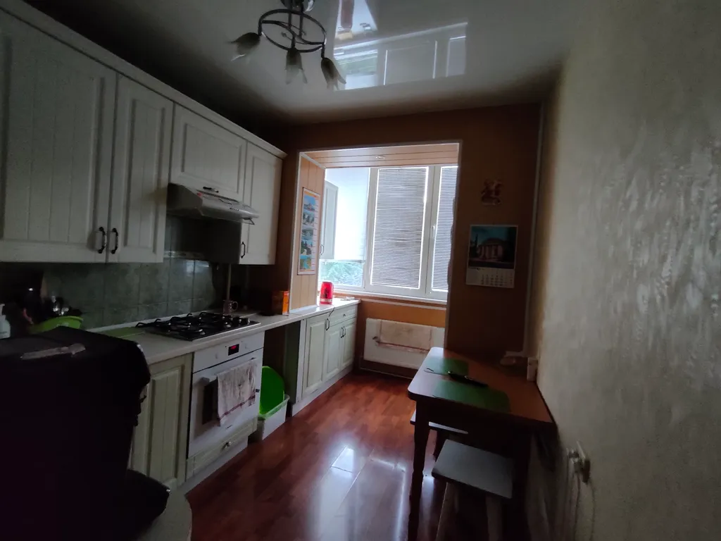 Уютная отдельная комната с балконом в районе автовокзала города Алушты