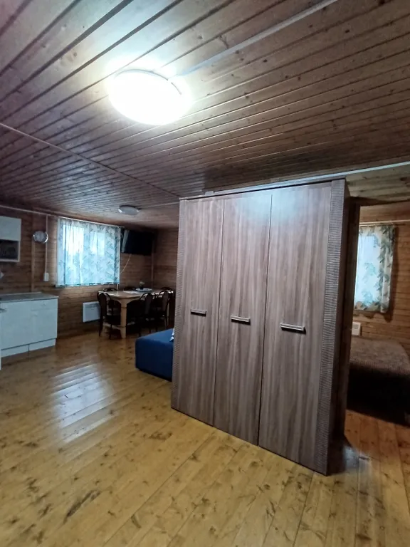 Дом на берегу пруда для шести человек