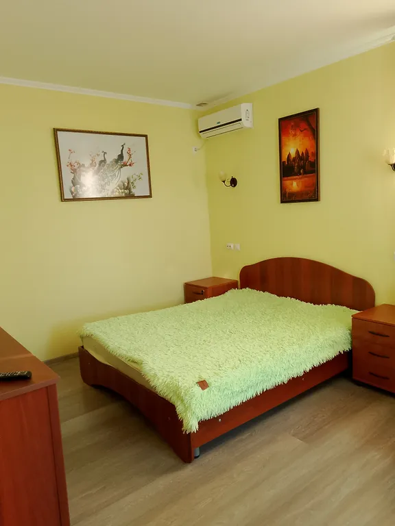 Второй этаж полностью с отдельным входом и крытой парковкой