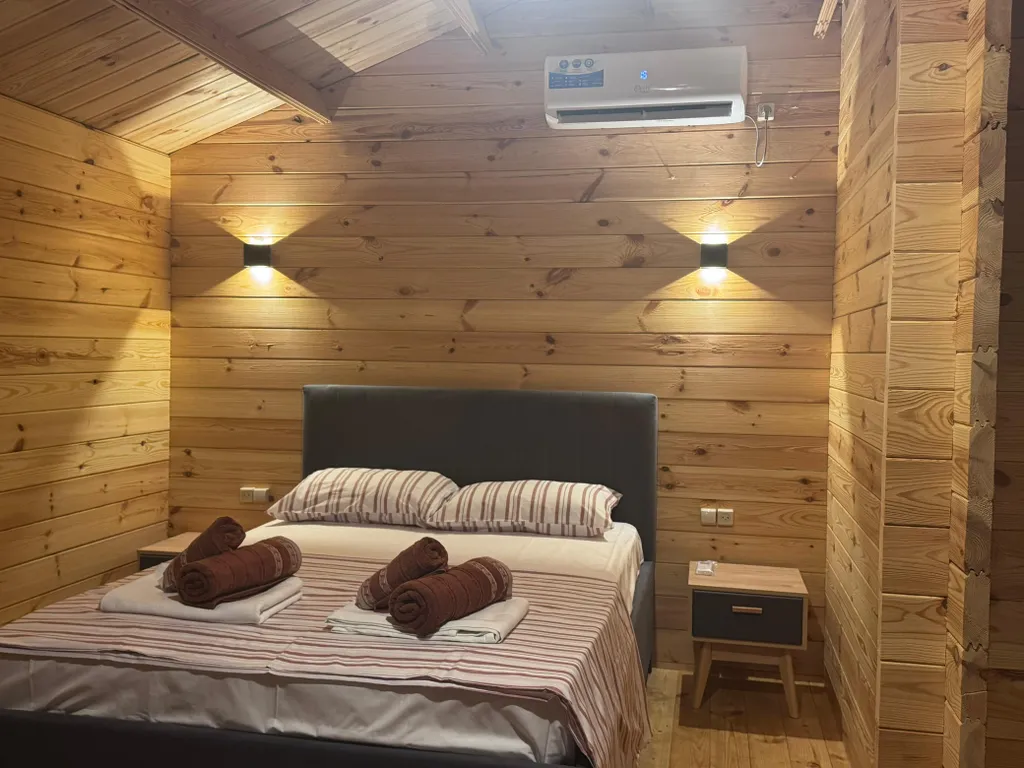 Коттедж 1-комнатный Дом — аренда посуточно в Лдзаа