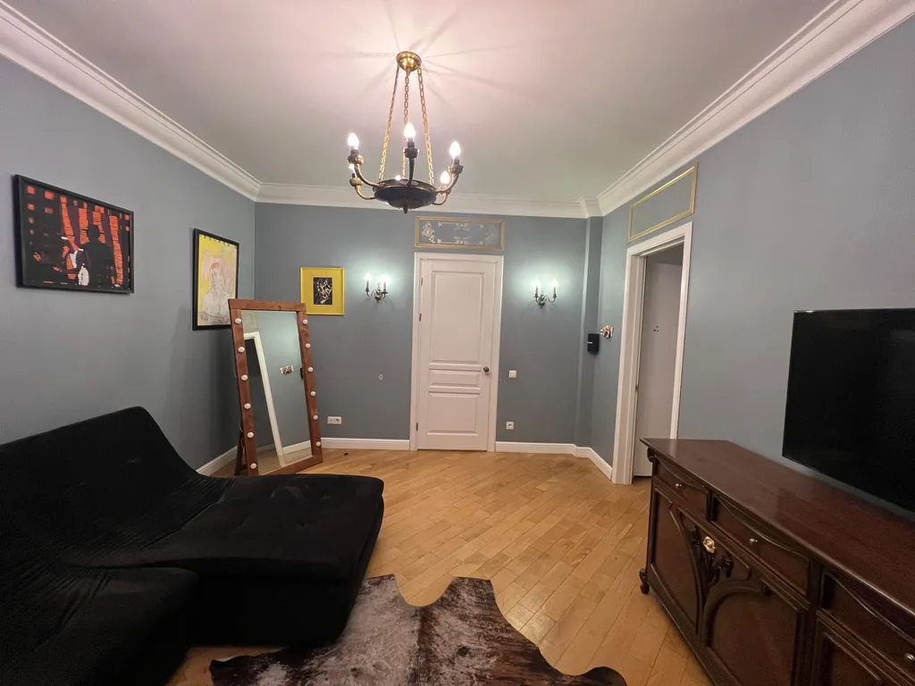 Квартира Трехкомнатная сталинка в центре — Минск