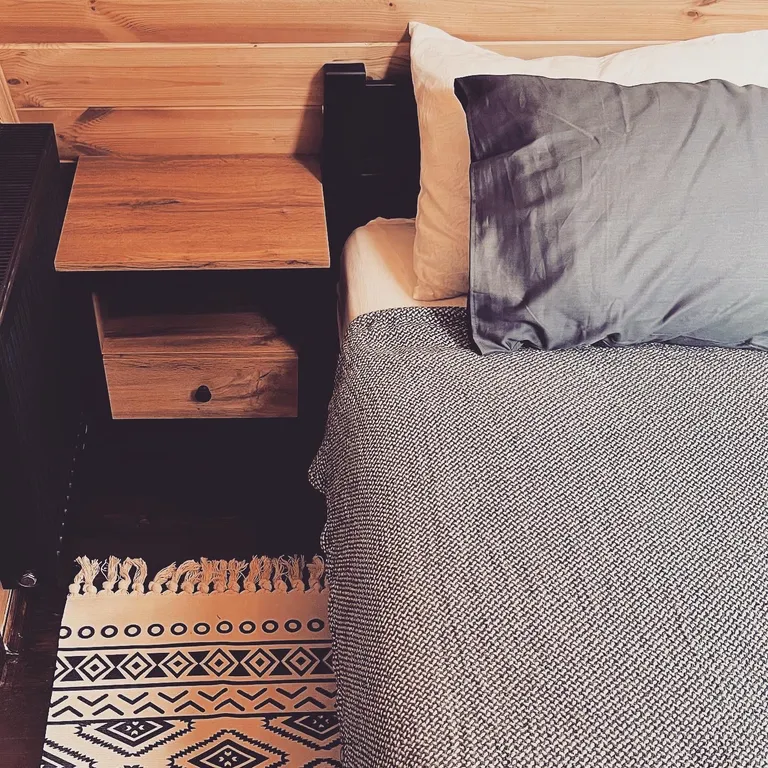 Дом-шале в окружении сосен + зона барбекю с костровой чашей и мангалом