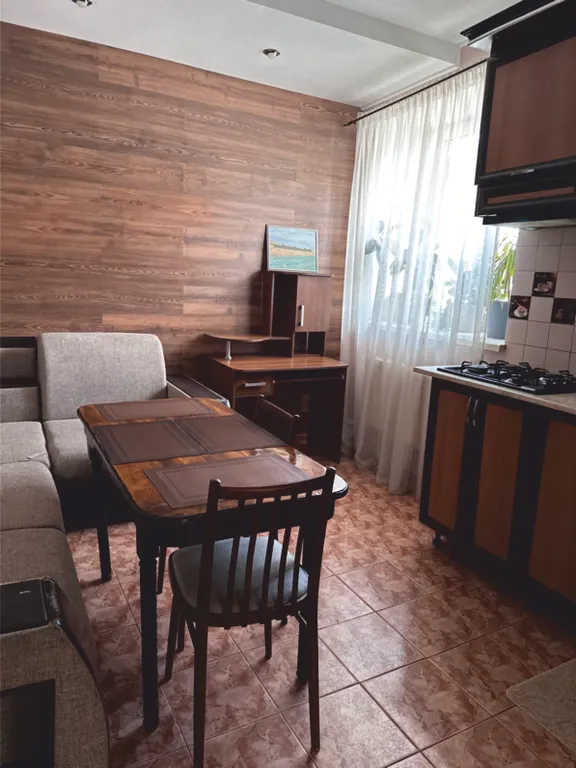 Уютный дом с отдельным двором, зоной барбекю и парковочным местом