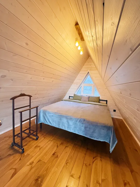 Домик на холме с видом на Байкал