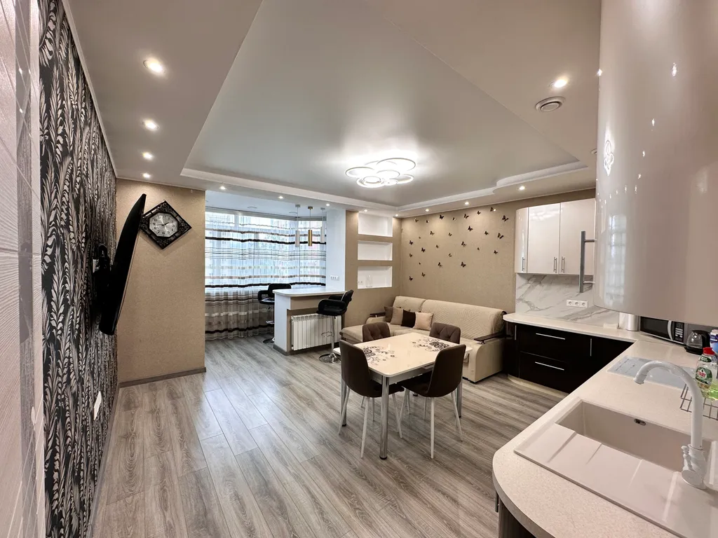 Просторная квартира в спальном районе города — аренда посуточно в Дмитров