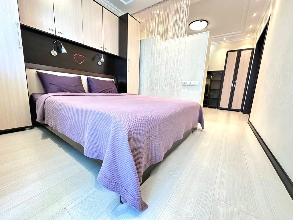 1-комнатная квартира с балконом и видом на реку рядом с Кузбасс-Арена