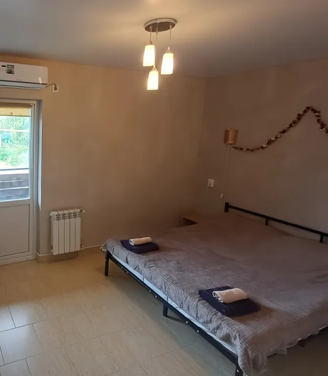 Квартира 3х-местная комната в центре с балконом и видом на горы — аренда посуточно в Коктебель