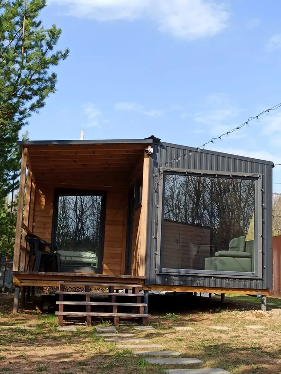 Уютный модульный дом на берегу озера Тосканка