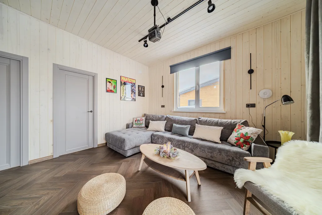 Новый дом с большим столом, кинотеатром, баней