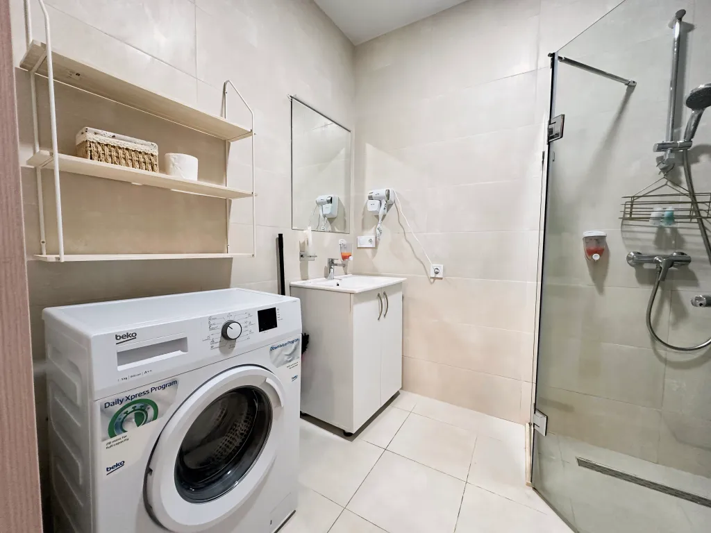 Квартира Студия c двумя кроватями, бассейн + парковка, White Sails — Батуми