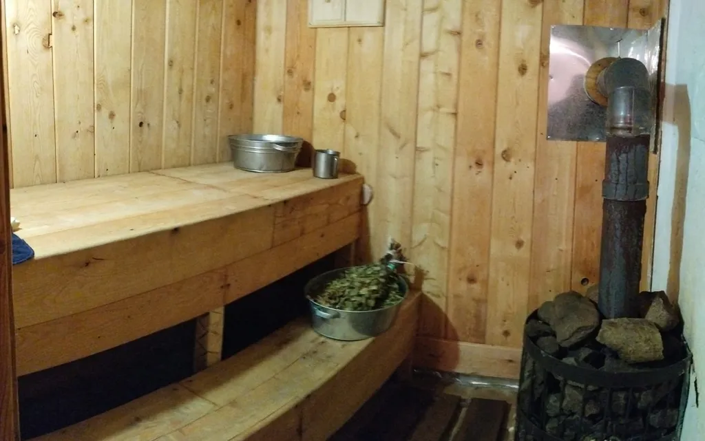 Деревенский дом с видом на озеро