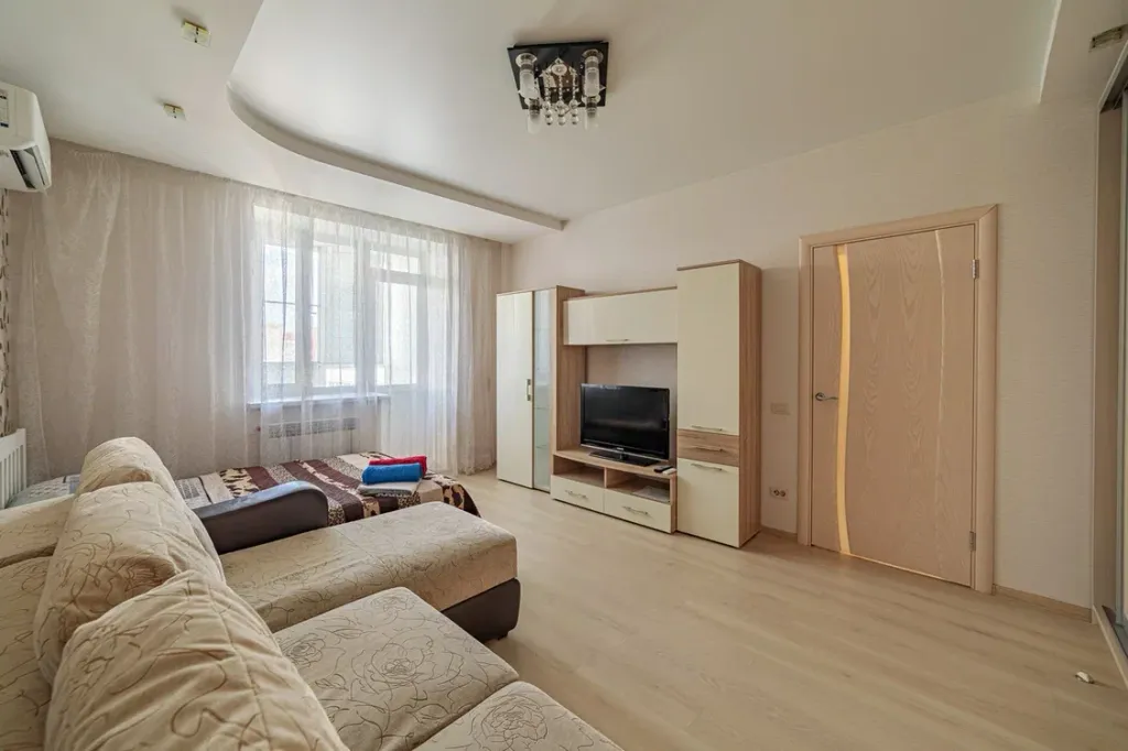 Тихий двор в центре города, своя парковка