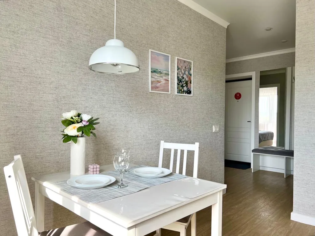 Стильный белоснежный апартамент в центре города, бесконтактный заезд