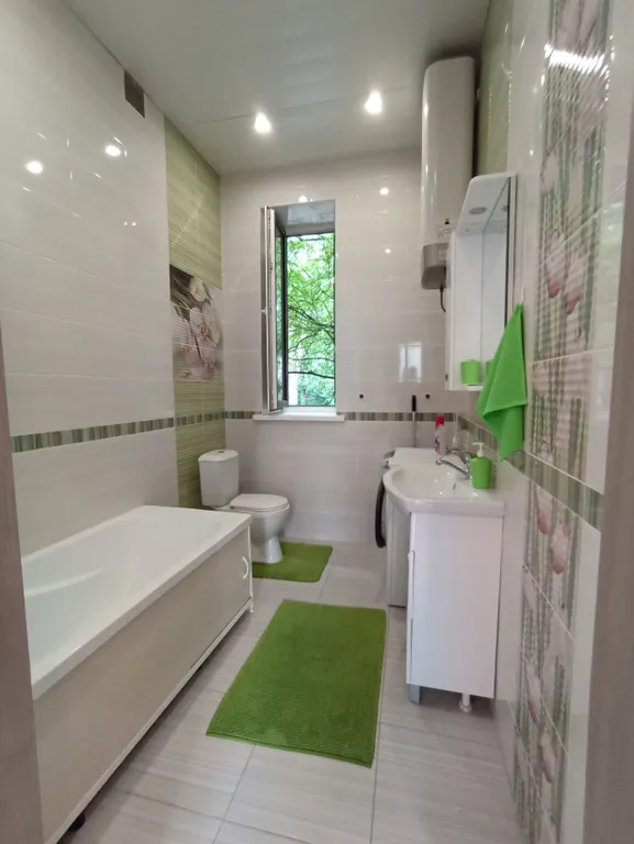 Студия с парковкой под окном