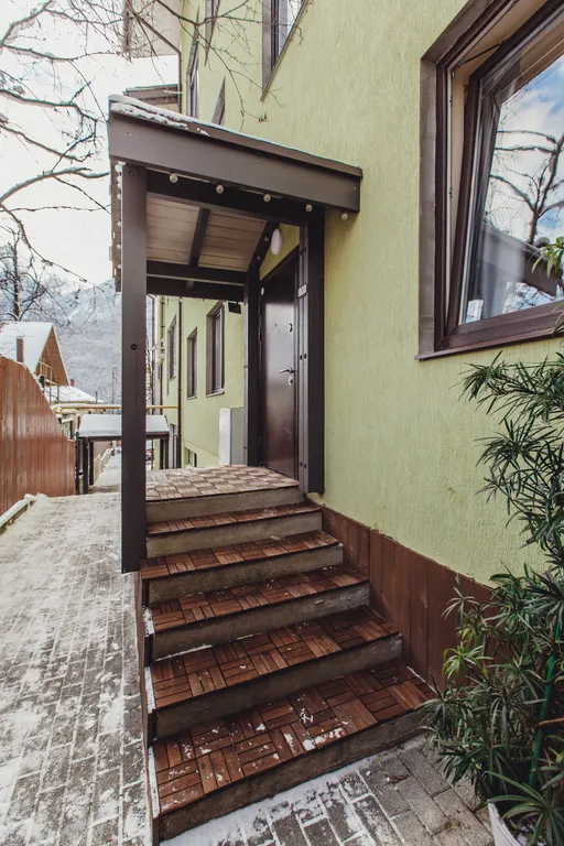 Уютное пространство в горах Green House