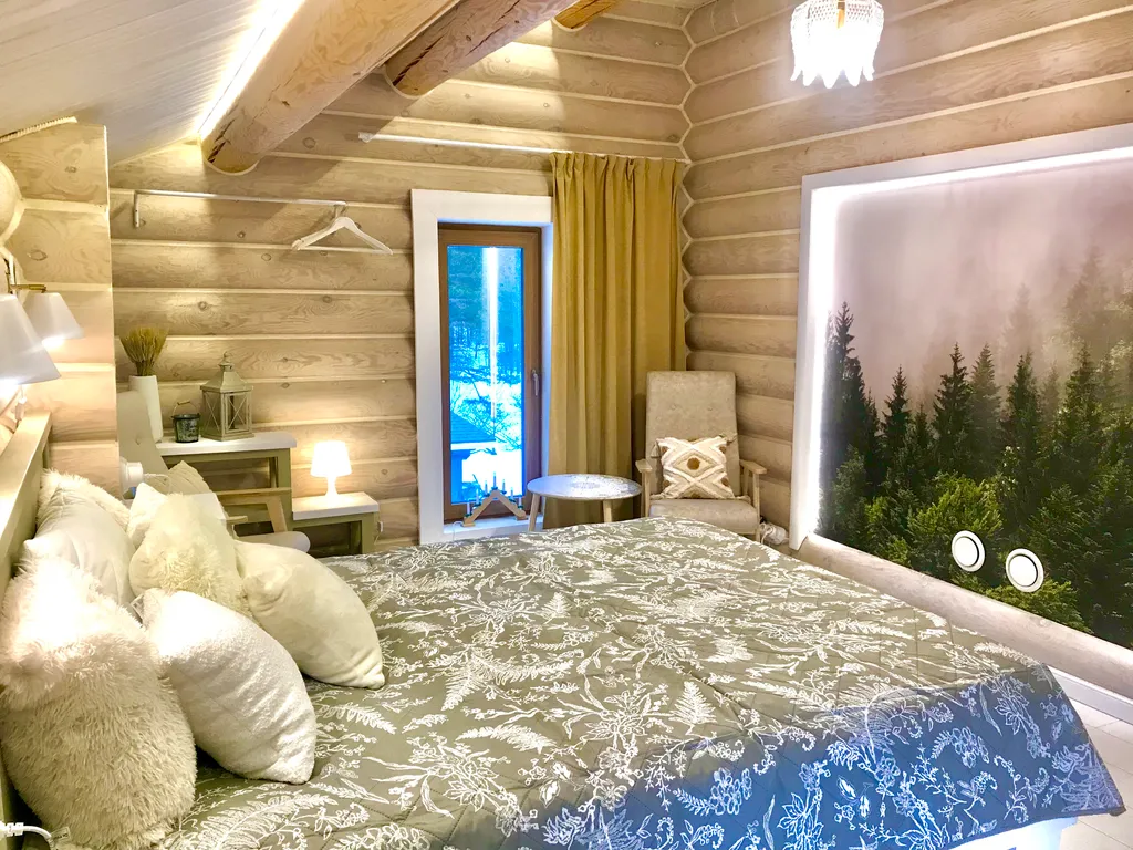 Дом на скале с видом на озеро