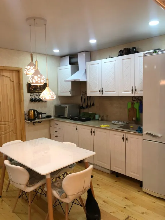 Уютная двухкомнатная квартира в центре Пицунды