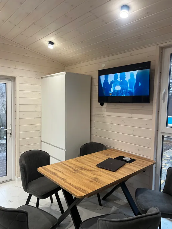 Домик с видом на лес