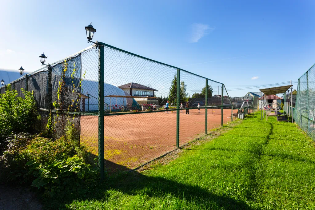 Дом с сауной и теннисными кортами