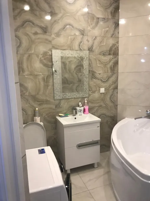 Квартира Дизайнерская квартира у моря с жёлтым диваном — Махачкала