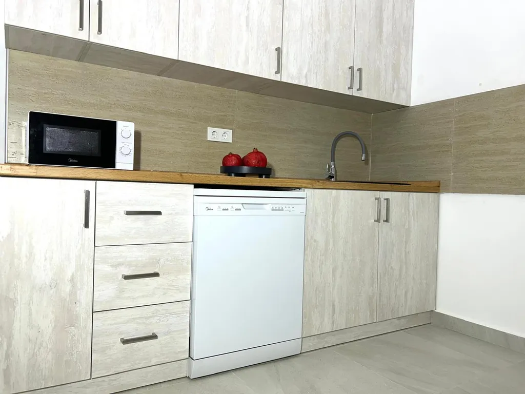 Атмосферная евродвушка, сияние в центре города