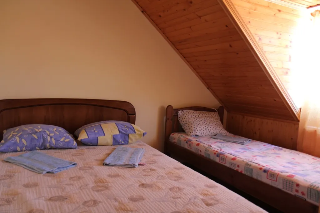 Семейный номер с видом на море и горы