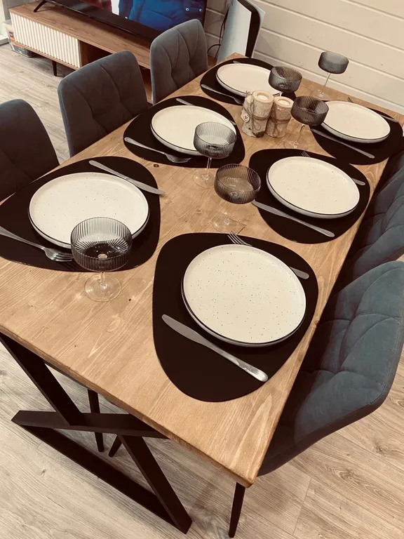 Дом A-frame с баней и джакузи под открытым небом в сосновом лесу